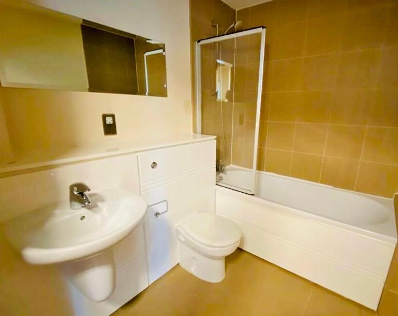 Centrally Located 3 Bed Apartment Cardiff Luaran gambar