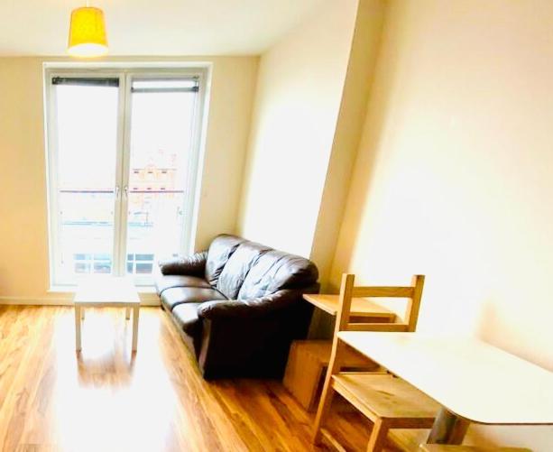 Centrally Located 3 Bed Apartment Cardiff Luaran gambar